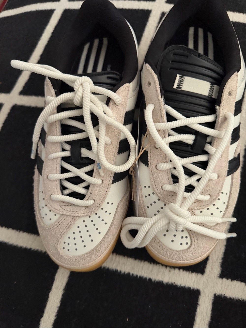 NWT BAD BUNNY adidas Men’s White Black Gazelle Sneakers w/ Gum Sole Women’s 6.5 - Picture 7 of 7